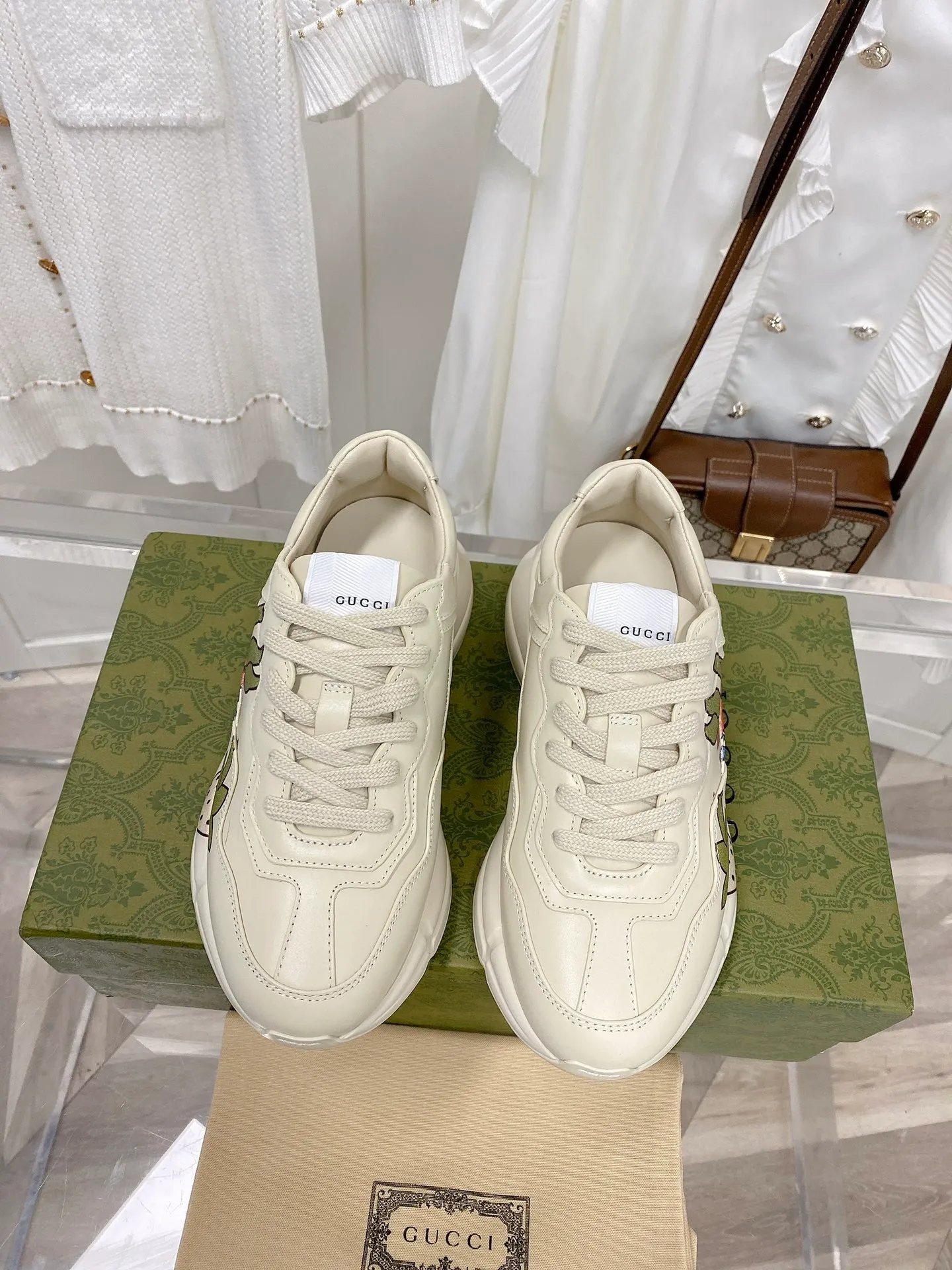 👟👟Ex-factory price 480👟👟 Women's Shoes Factory Upgraded Version 2022 Gucci Gucci top version couple's dad shoes series is new! 🖤 ⚠GG couple’s dad shoes have been popular in recent years; new colors are updated constantly; Gucci has updated new colors in 2022, and our home and counters have new ones at the same time. This classic dad shoe has celebrities and Internet celebrities Anchors and others are sure to plant grass and call ❤ Classic fashion style, distressed leather surface, 5D drawing printing; mixed surface splicing colors, etc... Original customization (off-white eco-friendly cowhide, first layer of cowhide inside), original outsole... Shiny colorful drawings embellish the sides of the shoe body, old color rubbing, package production technology, 1:1 creation / only to make the best shoes. Size: Women’s 35-45